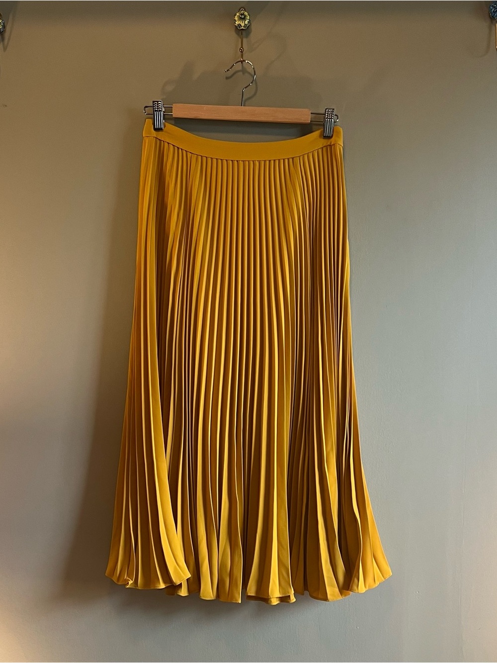Boden Kristen Pleated Midi Skirt in Mustard